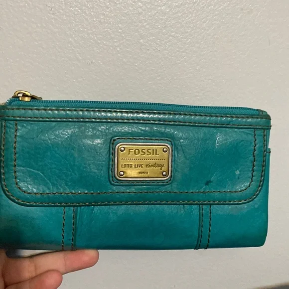 Fossil along Live vintage 1954 turquoise leather wallet